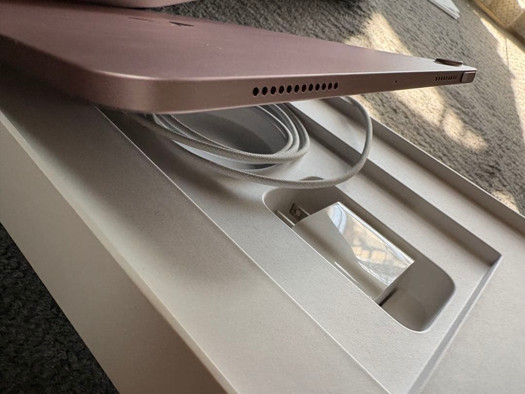 Apple iPad Air (第5世代) 本体　ピンク