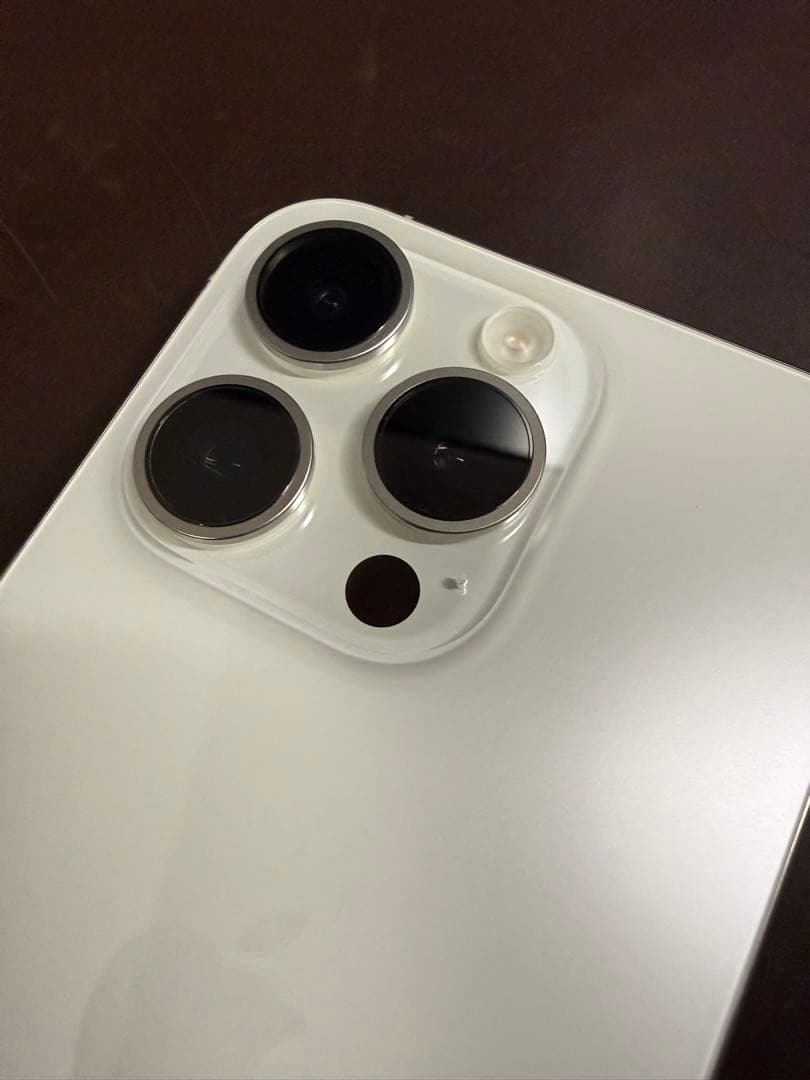 Apple iPhone 15 Pro ホワイトチタニウム　値下げ
