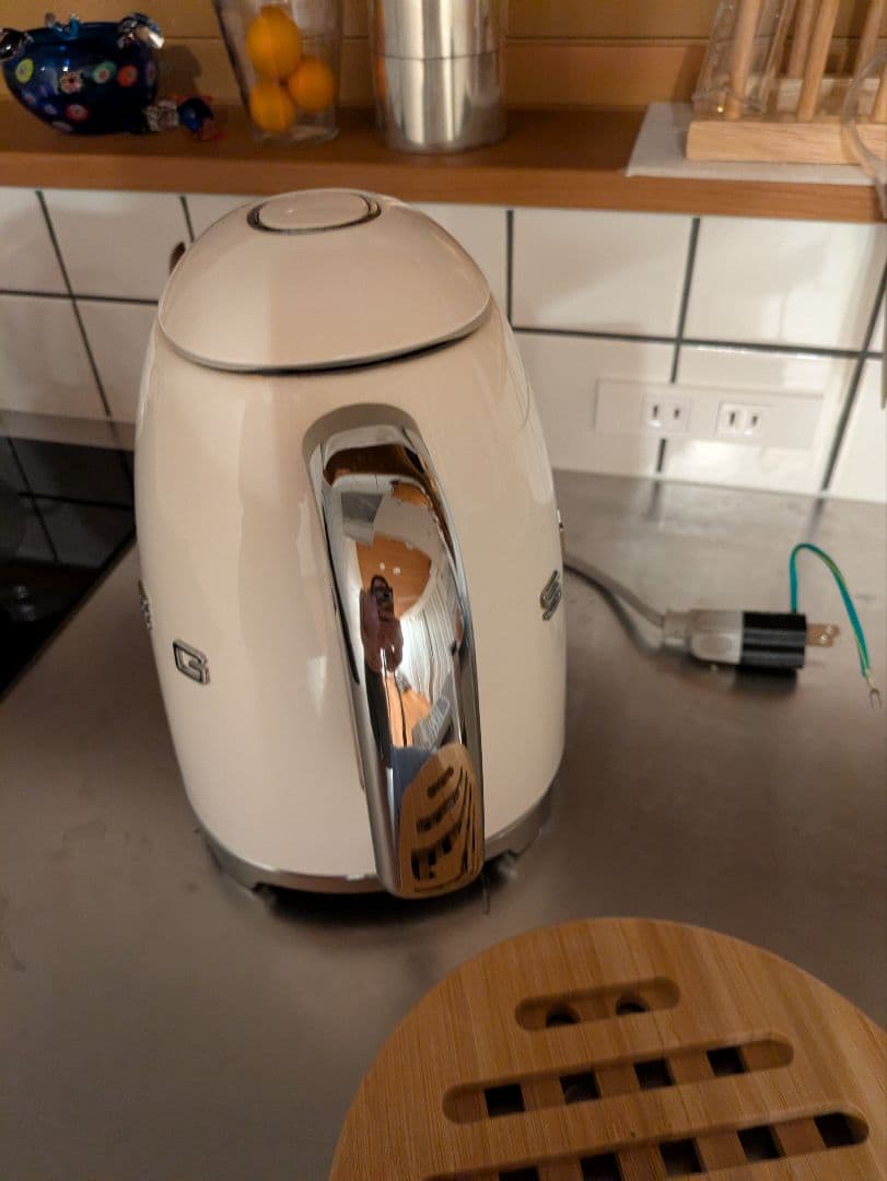 SMEG ホワイト電気ケトル 1.7L