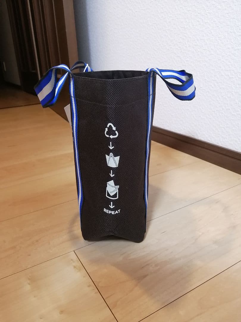 【アニヤ・ハインドマーチ・イギリスオンライン限定・ユニバーサルバック／完売品】