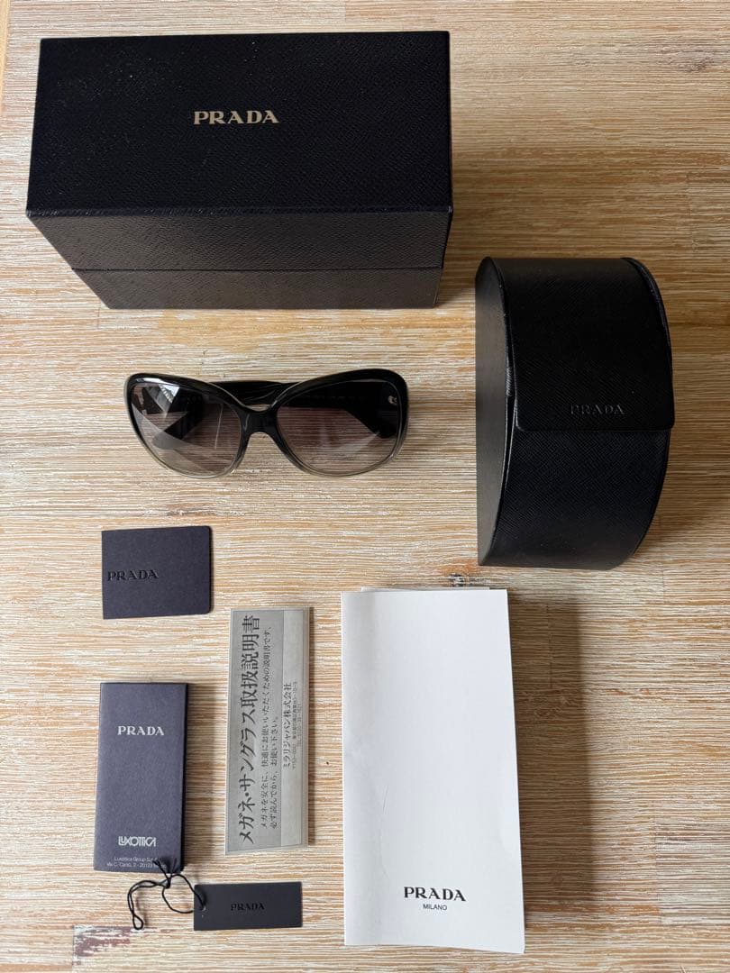 PRADA グレー オーバーサイズ サングラス