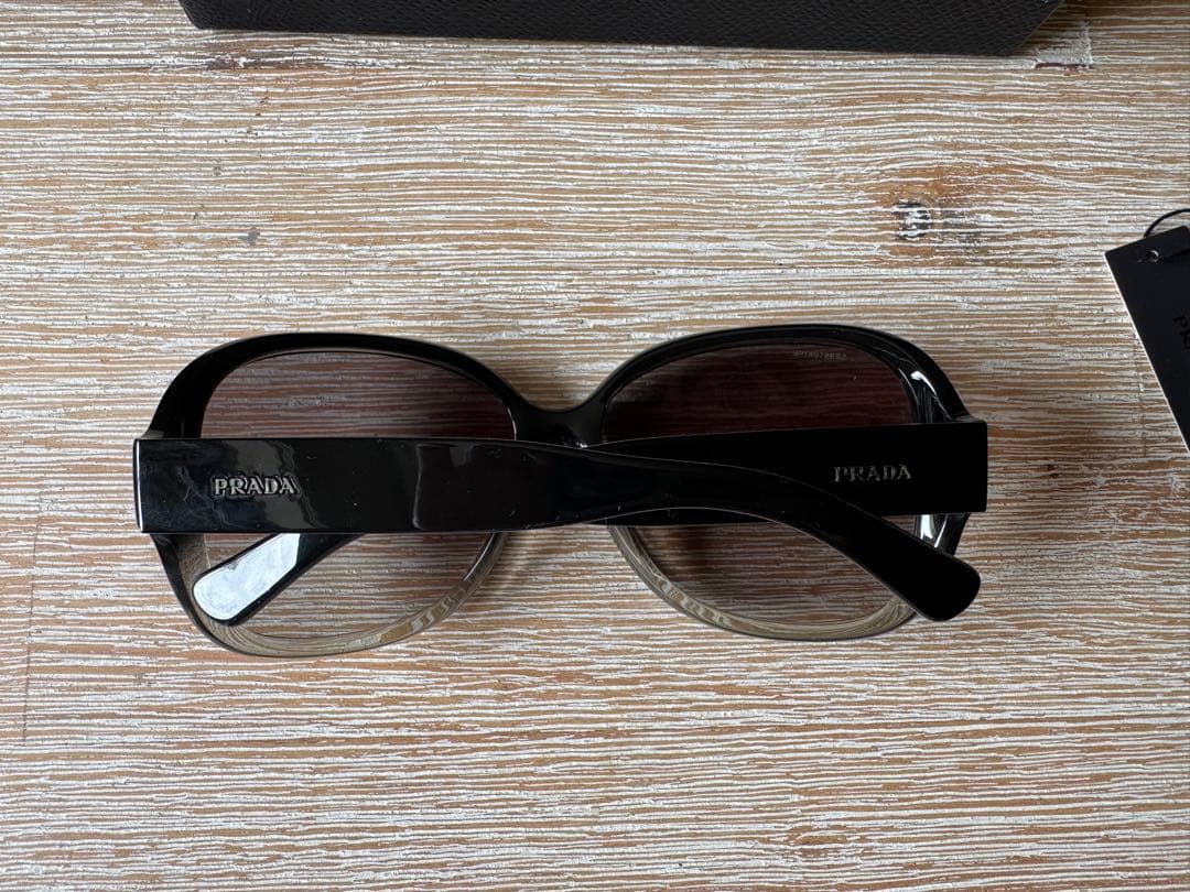 PRADA グレー オーバーサイズ サングラス