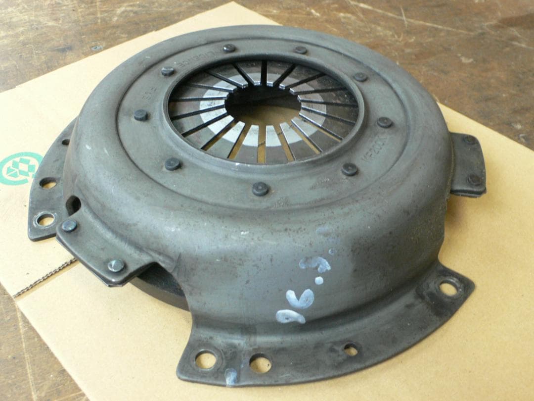 フェアレディSR311のクラッチカバー 　取り外し品