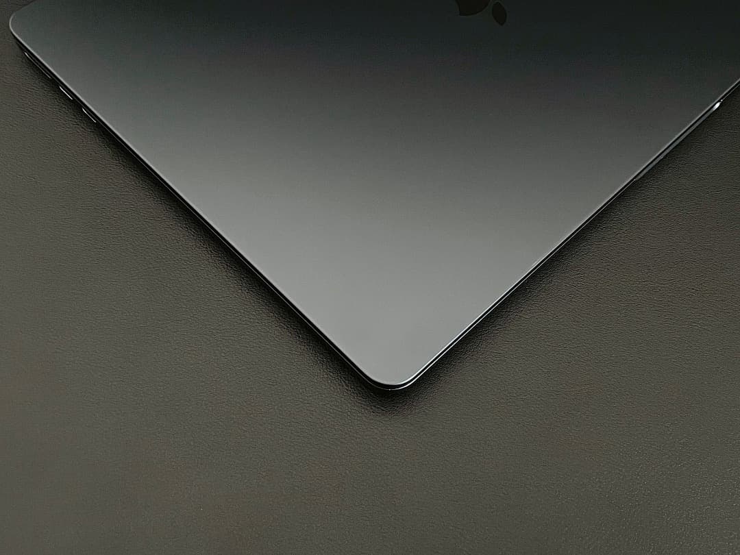 【動作良好】MacBook Air （M2, 2022）13.6㌅ 箱付