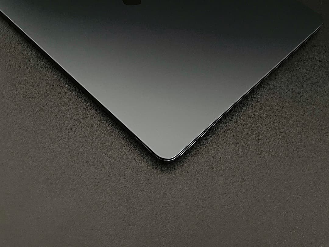 【動作良好】MacBook Air （M2, 2022）13.6㌅ 箱付