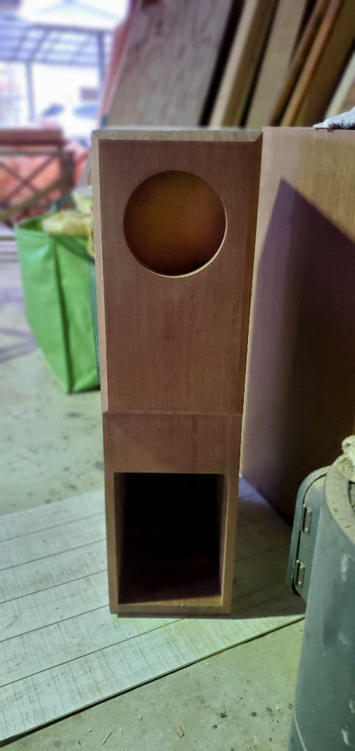 スピーカー　エンクロージャー