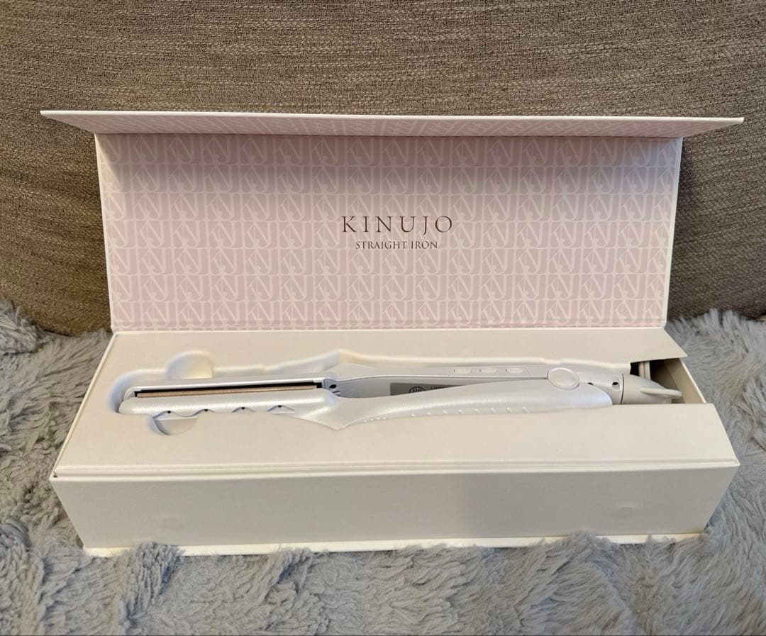 【極美品】 絹女　KINUJO ストレートヘアアイロン　LM225 ホワイト