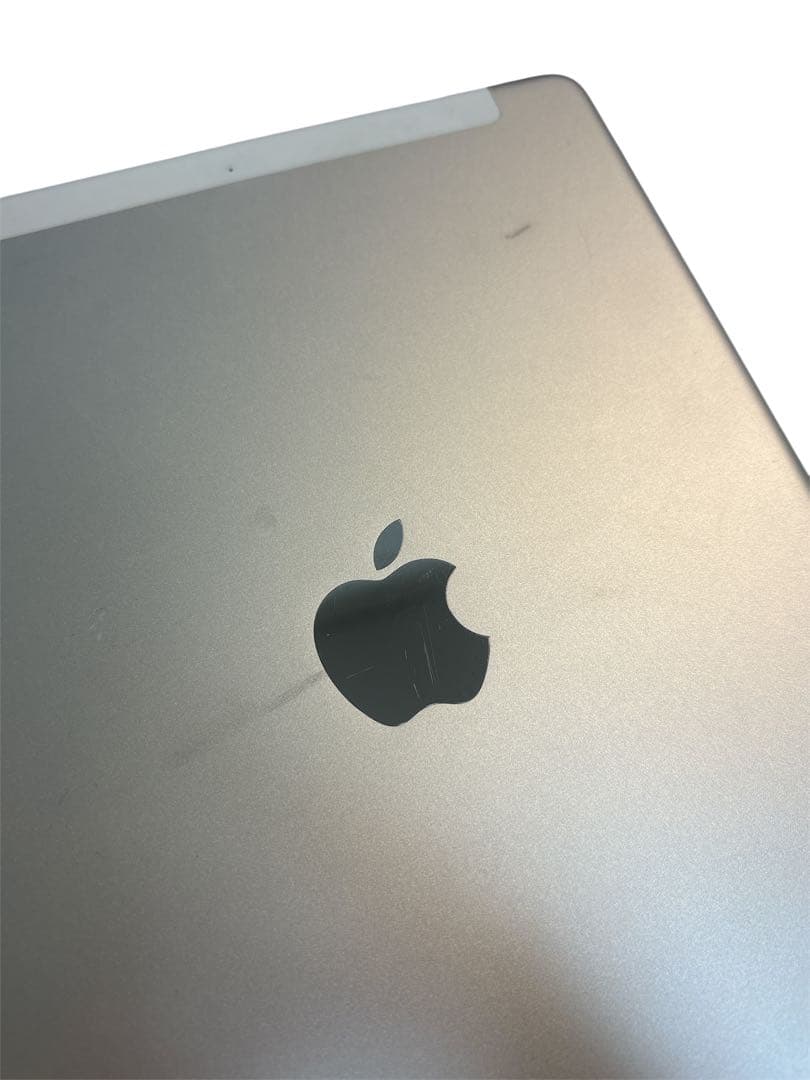 iPad 第6世代 ホームボタン付き シルバー 32GB