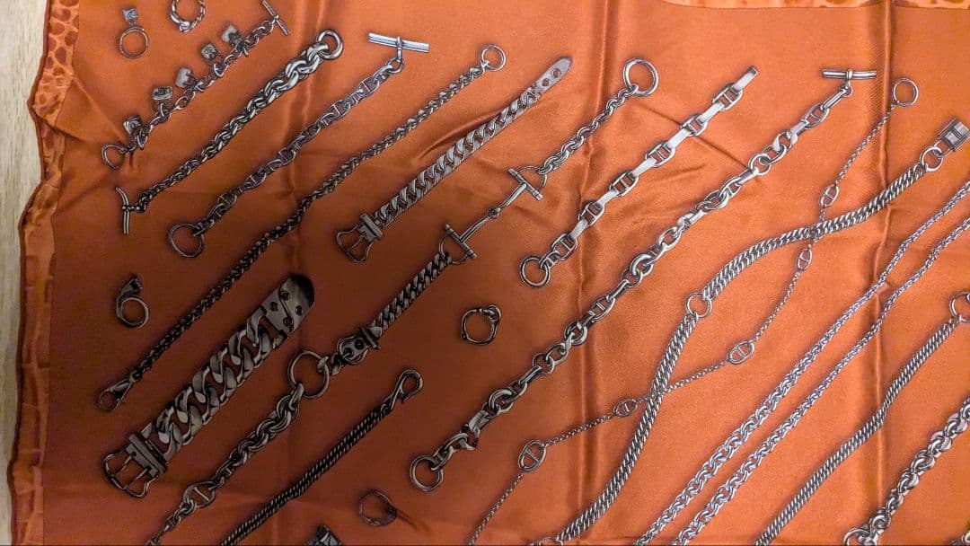 エルメス スカーフ シェーヌダンクル柄CHAINES ET GOURMETTES