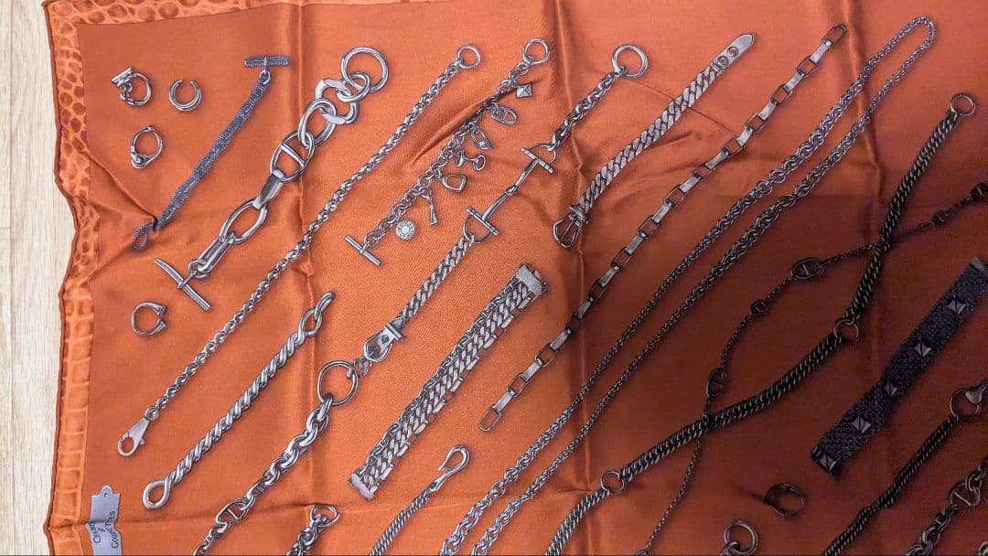 エルメス スカーフ シェーヌダンクル柄CHAINES ET GOURMETTES