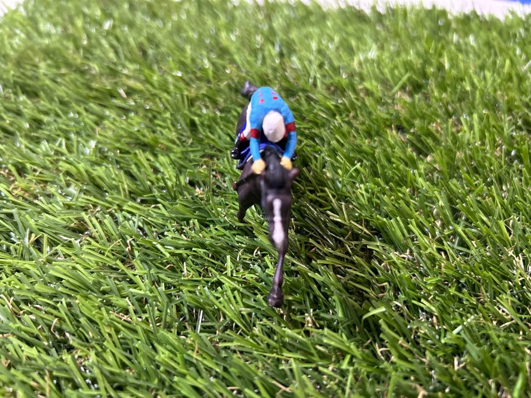 イクイノックス　フィギュア