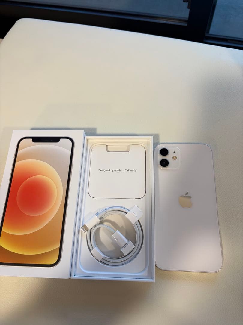 iPhone12 256ギガ 充電ケーブル・保護フィルム付