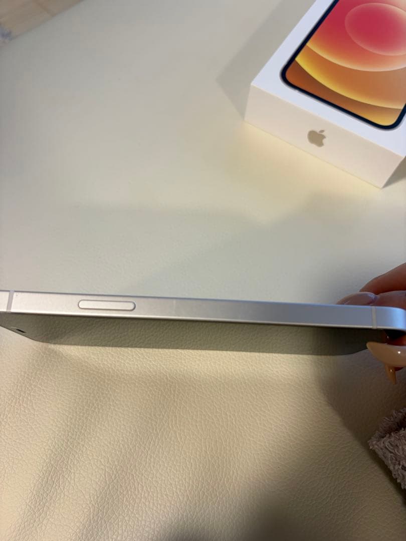 iPhone12 256ギガ 充電ケーブル・保護フィルム付