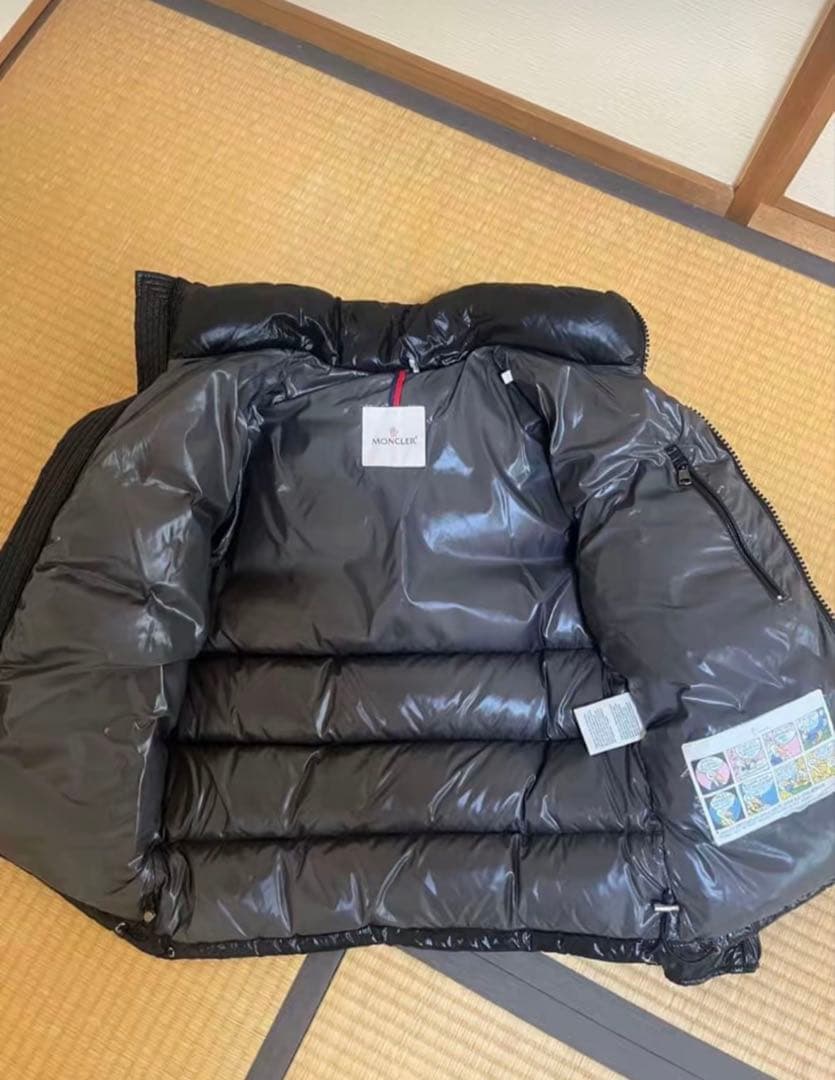 光沢ブラックダウンジャケット