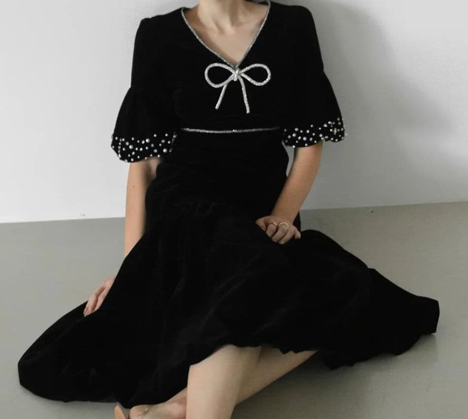 Leja ベロアドレス　ギャザーワンピース　パールストーンリボン