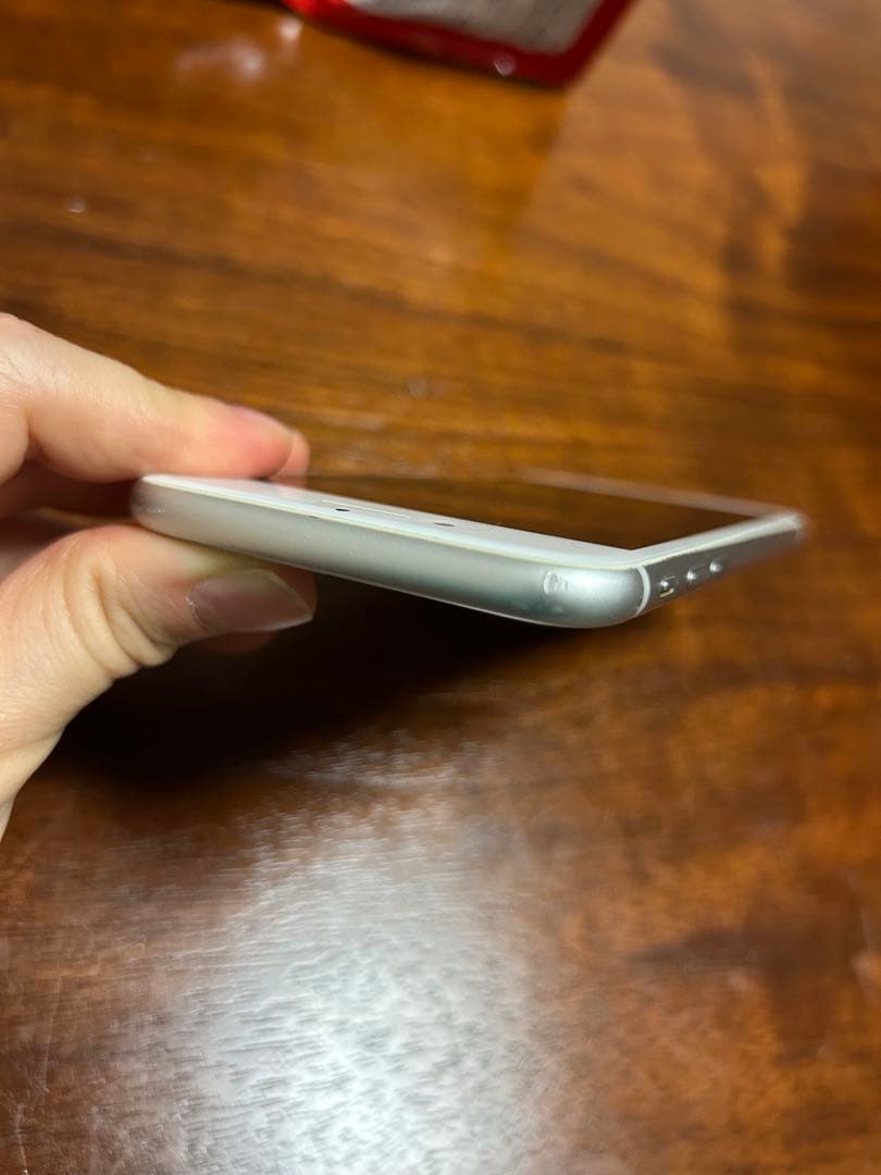 iPhone 8 ホワイト 背面ひび割れ　64GB