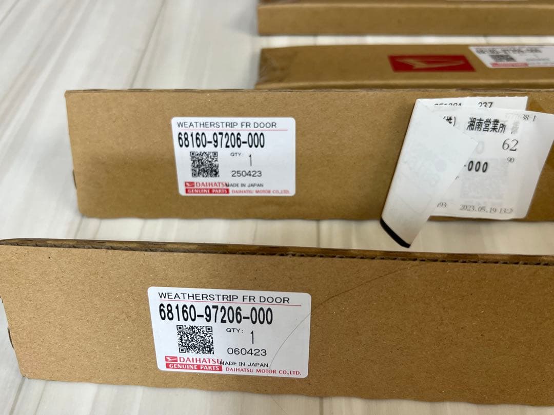 新品 希少 ダイハツ ミラジーノ ミラ L700 水切りモール 前後ドア用