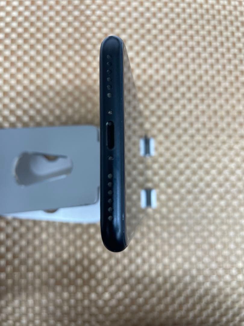 iPhone SE第3世代 64 GB ミッドナイトSIMフリー【9871】