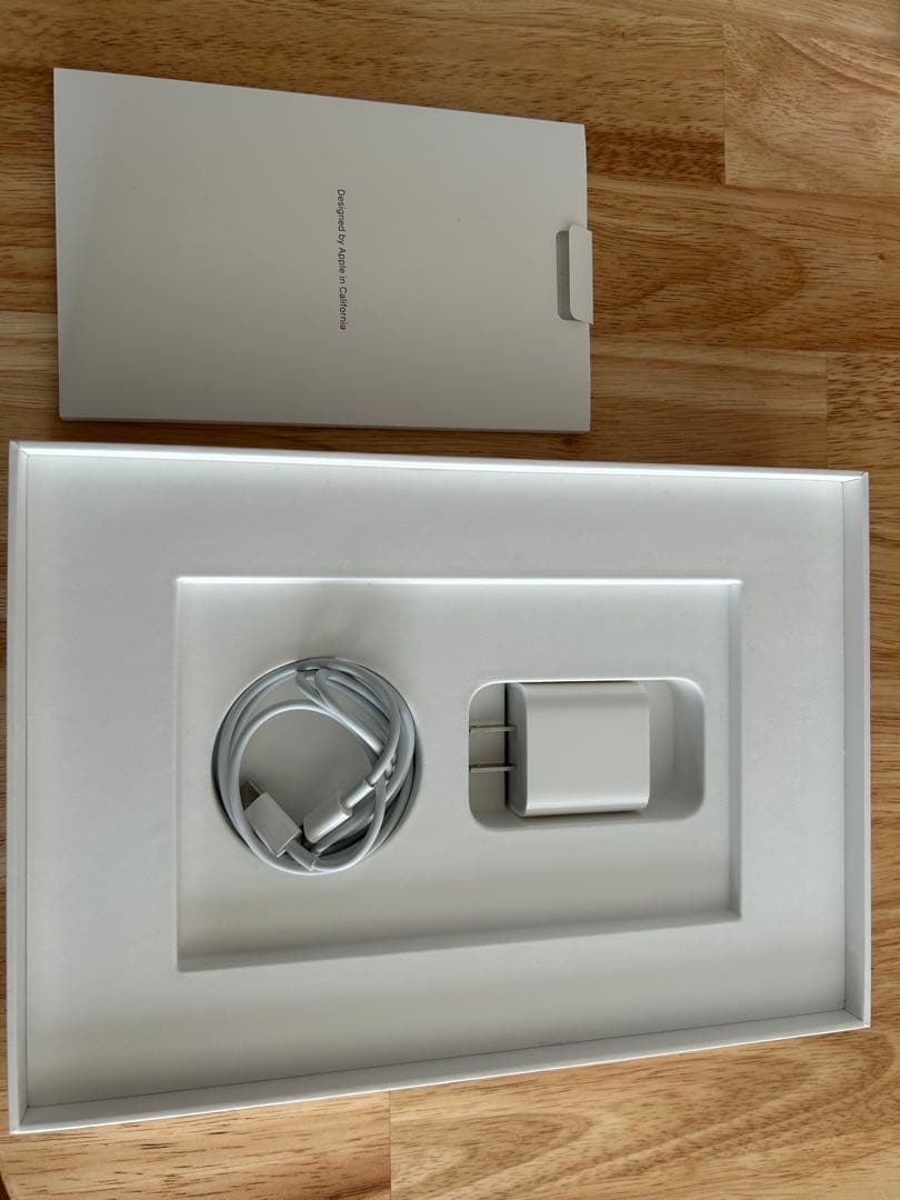 iPad 第9世代 64GB Wifiモデル　箱、充電器付き