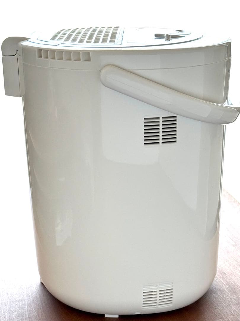 象印 スチーム式加湿器 EE-RQ50-WA です。