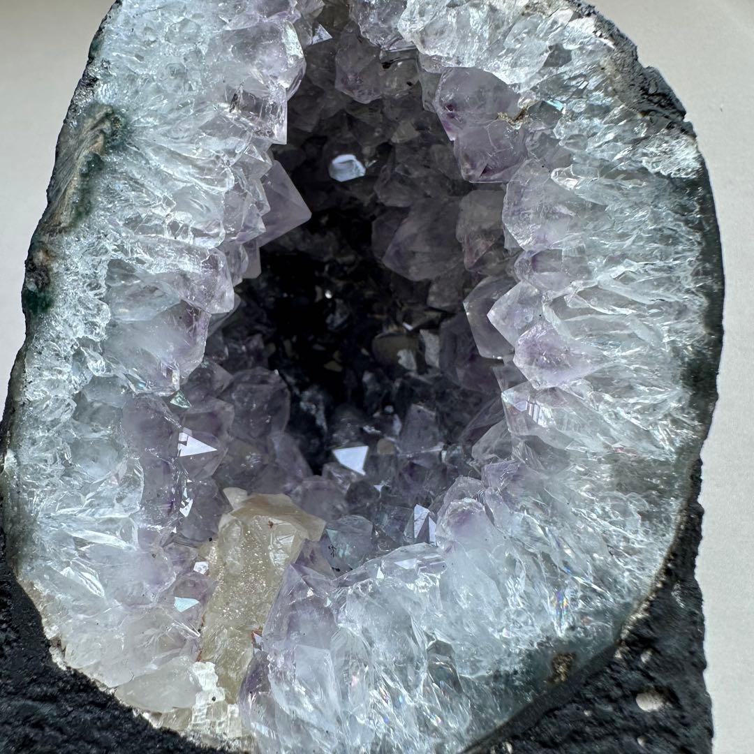 【土日セール　18800→12800】アメジストドーム　629g 虹だらけ　財運