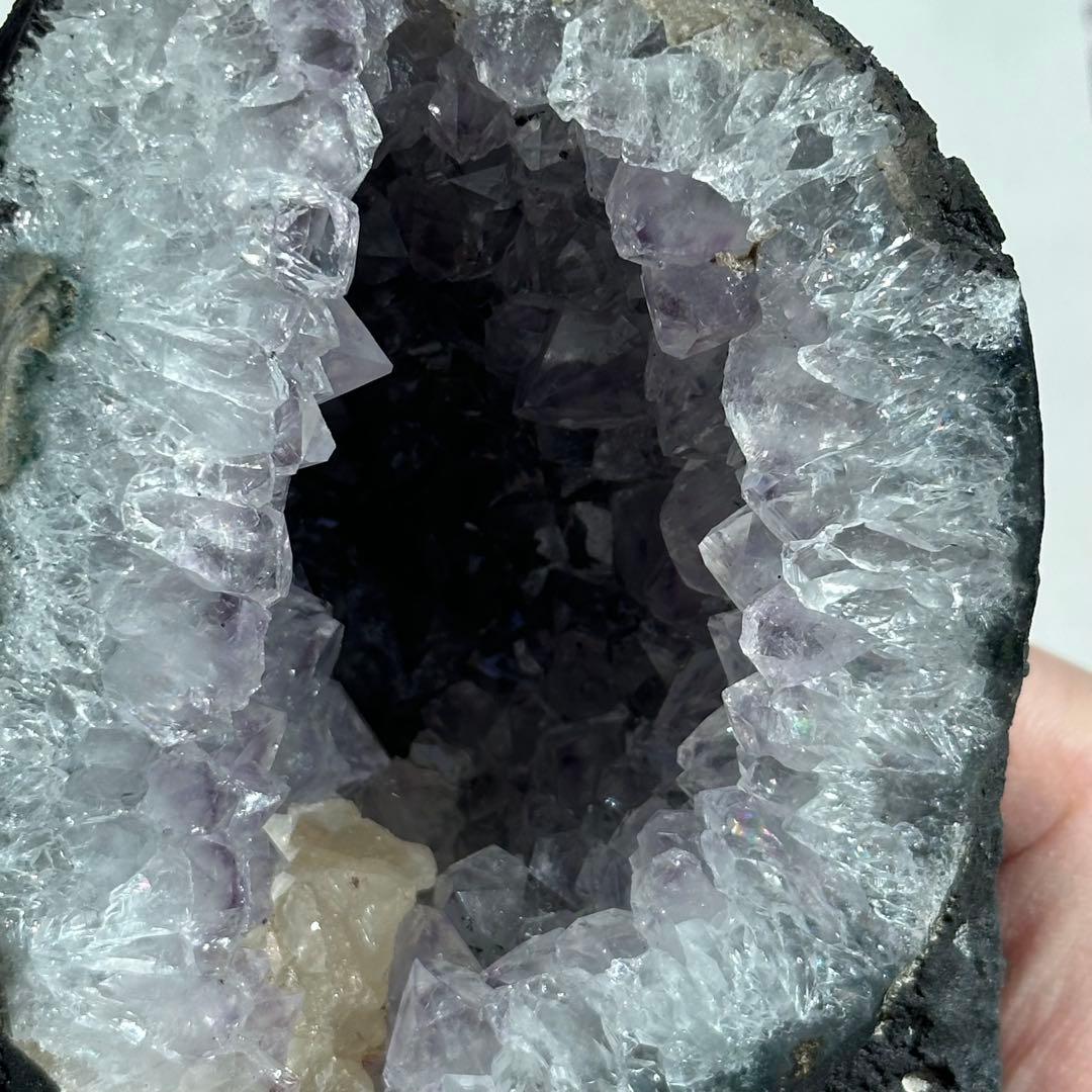 【土日セール　18800→12800】アメジストドーム　629g 虹だらけ　財運