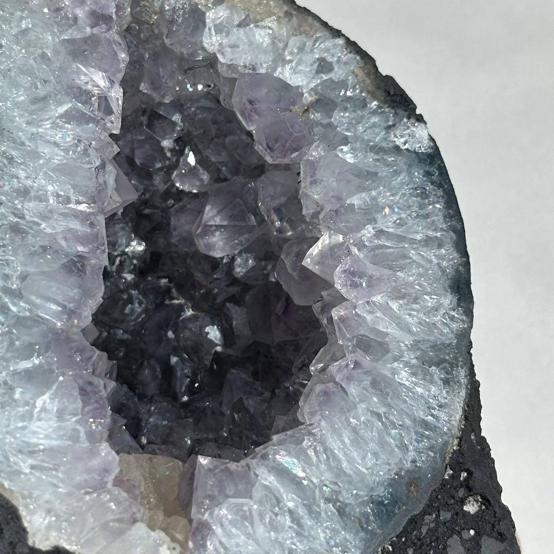 【土日セール　18800→12800】アメジストドーム　629g 虹だらけ　財運