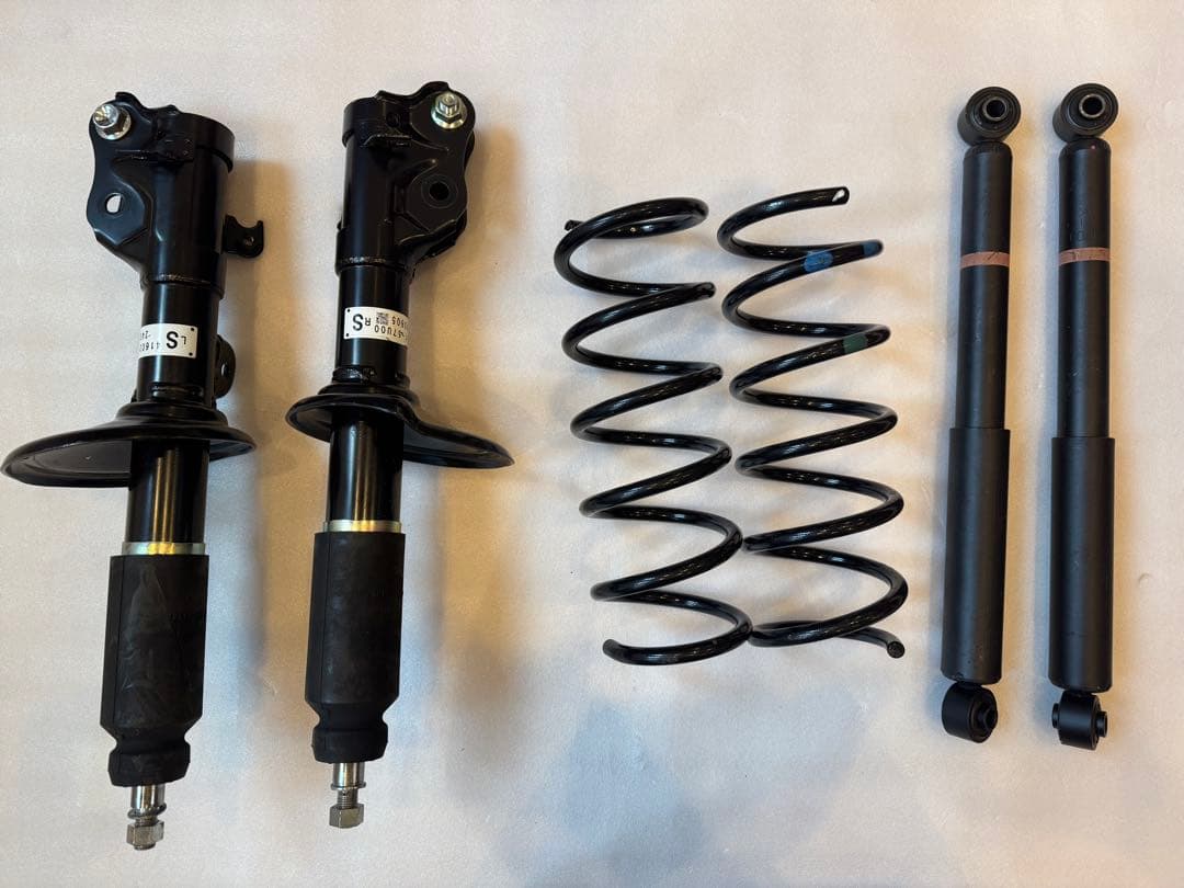 新車外しスズキ エブリバンDA17V 純正ショックアブソーバー