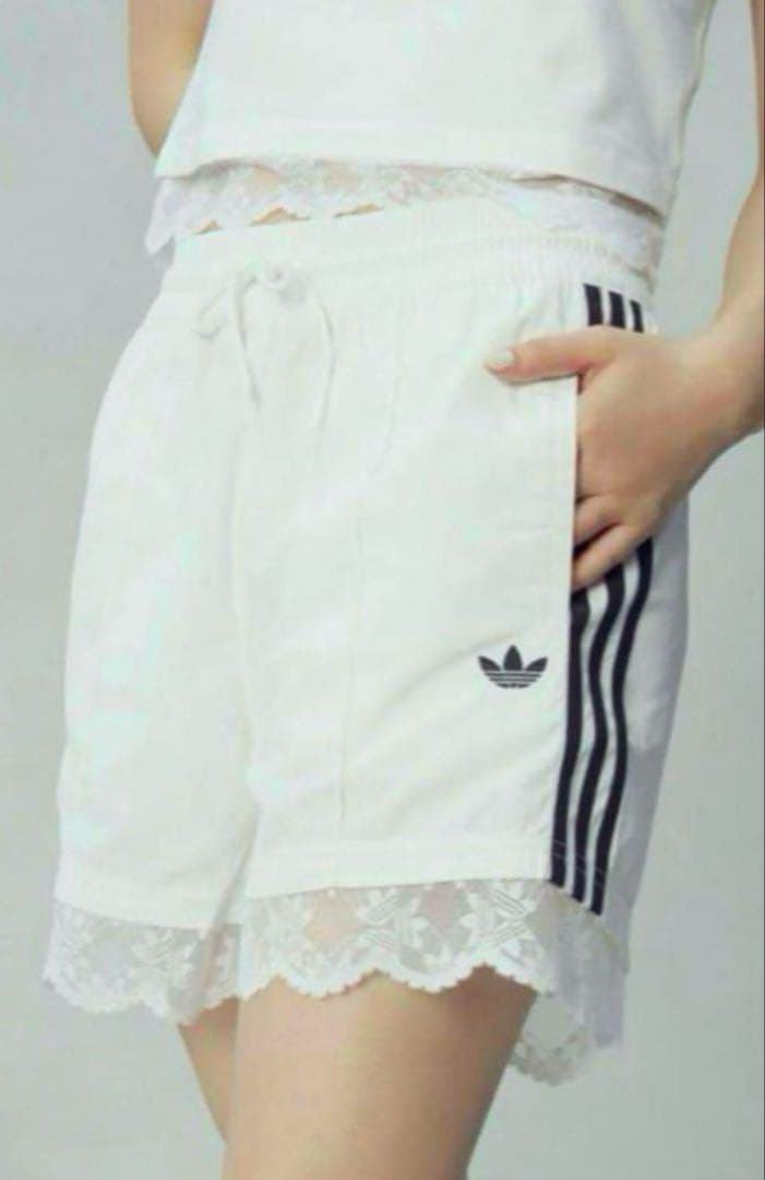 ZOZO限定 adidas レース トリム スリーストライプス パンツ