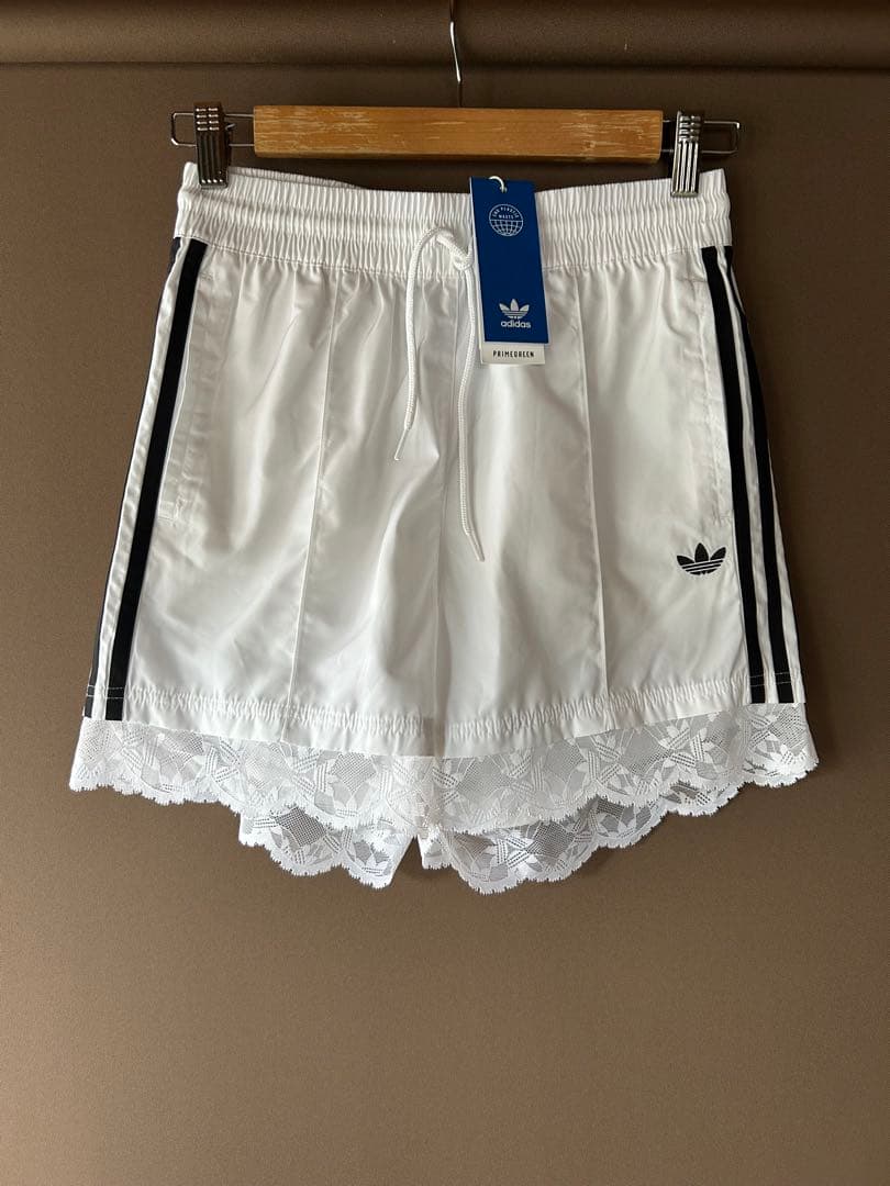 ZOZO限定 adidas レース トリム スリーストライプス パンツ