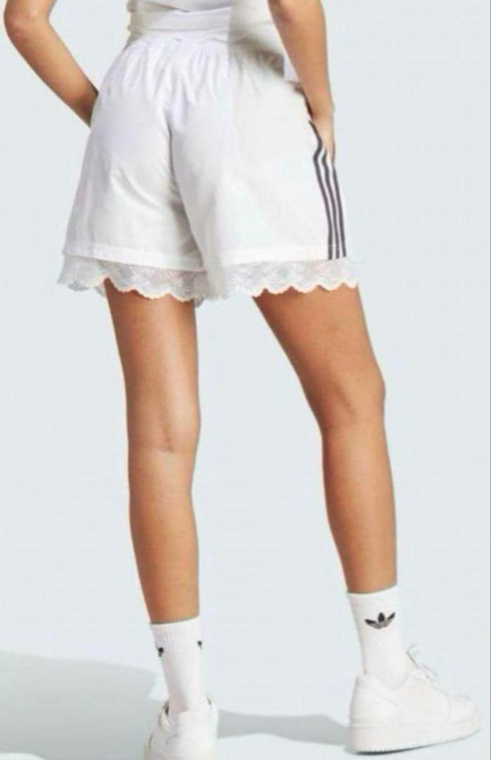 ZOZO限定 adidas レース トリム スリーストライプス パンツ