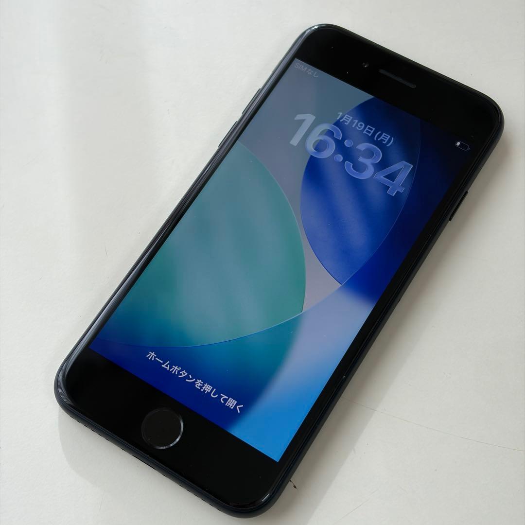 ト*タ様 バッテリー新品　iPhoneSE第3世代64GB SIMフリー　美品