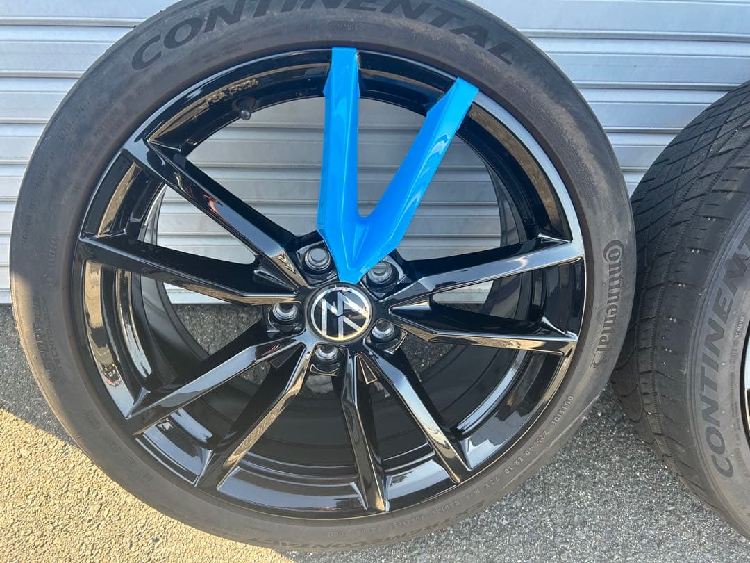 18インチ ブラックホイールセット Continentalタイヤ付き