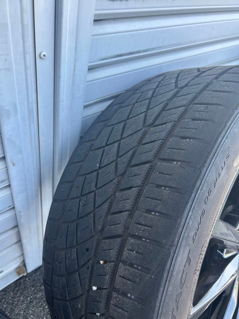 18インチ ブラックホイールセット Continentalタイヤ付き