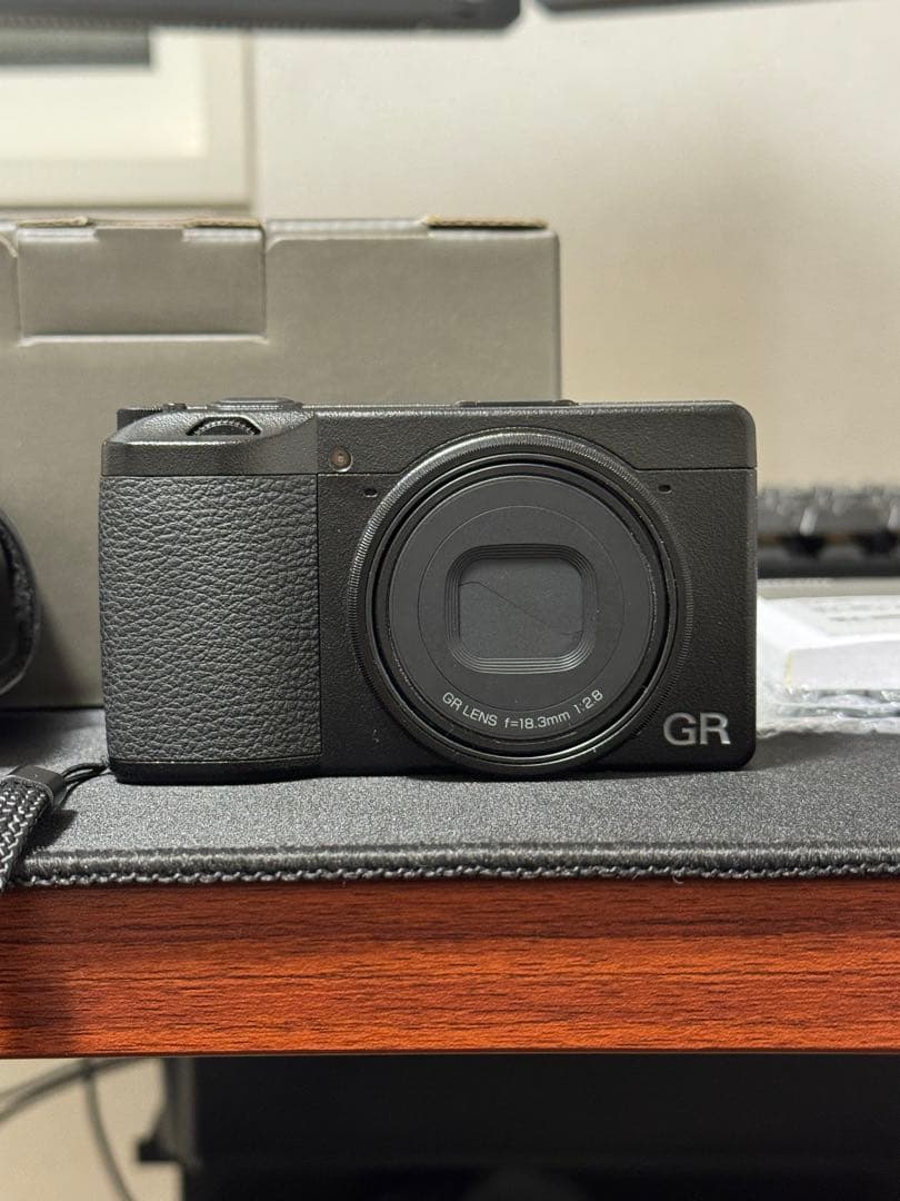 RICOH GR III コンパクトデジタルカメラ　純正ケース(GC-11)付き