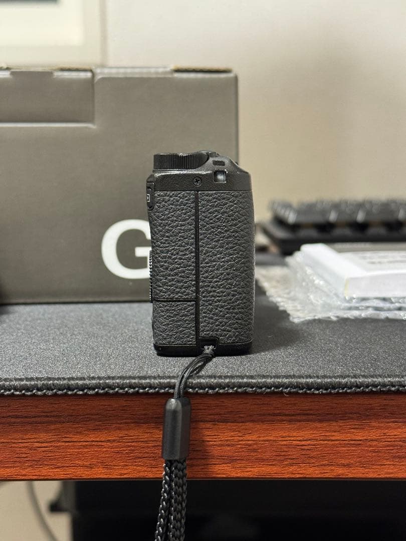 RICOH GR III コンパクトデジタルカメラ　純正ケース(GC-11)付き