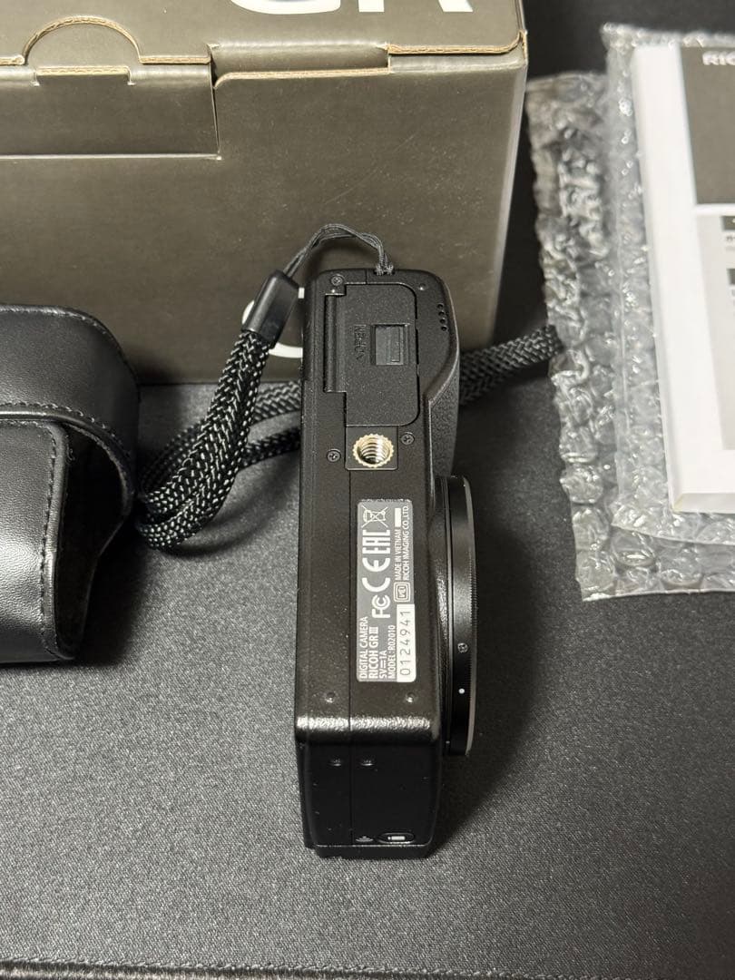 RICOH GR III コンパクトデジタルカメラ　純正ケース(GC-11)付き