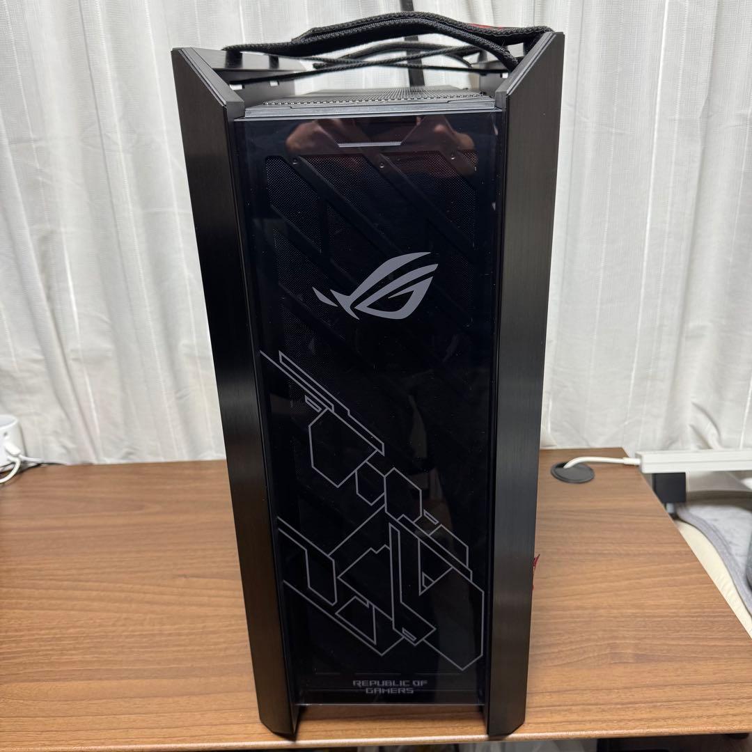 ROG Strix Helios PCケース