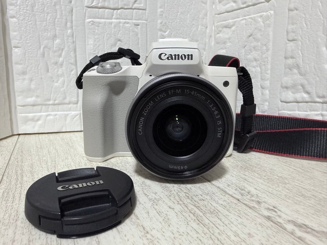 む【中古】【極美品】Canon EOS Kiss M 即購入で多少値下げ⭕️