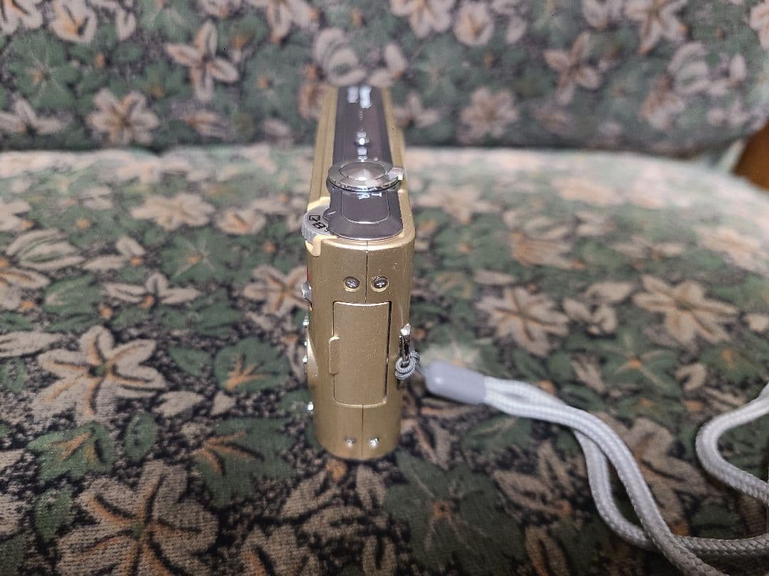 Panasonic LUMIX FX66 ゴールド