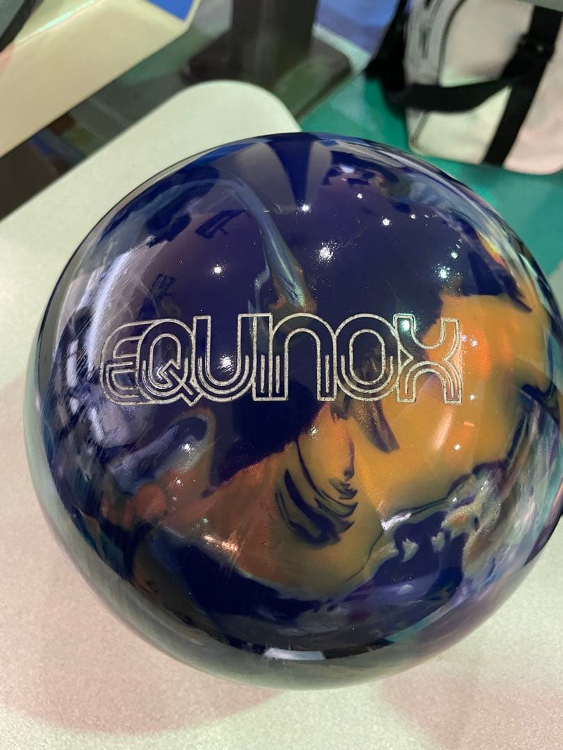 『週末セール』Storm ボウリングボール　イクイノックス １５ポンド