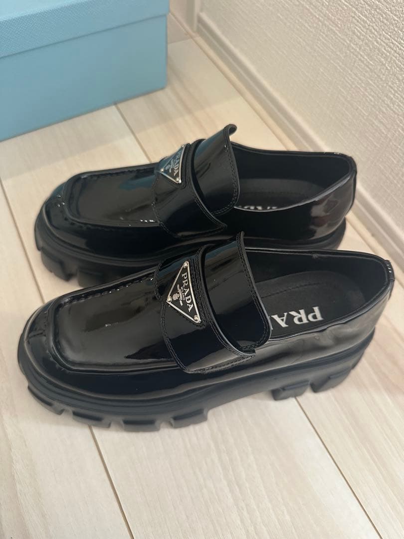 PRADAモノリスブラッシュドレザー36