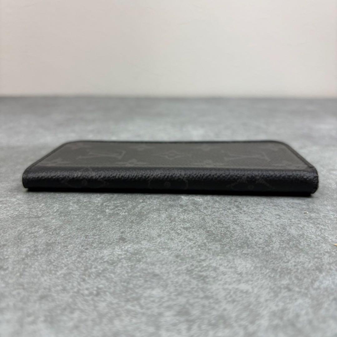 ルイヴィトン iPhone SE モノグラムエクリプス フォリオ ケース