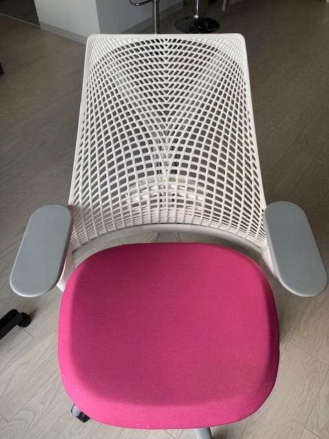 【ホワイト・ピンク】ハーマンミラー　セイルチェア