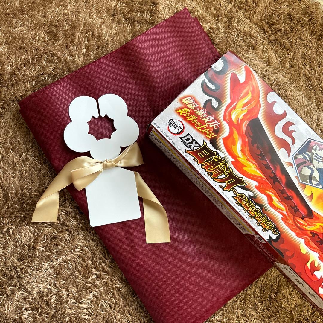 【新品・未開封】鬼滅の刃 DX日輪刀 炎デザイン 音声＆発光ギミック バンダイ