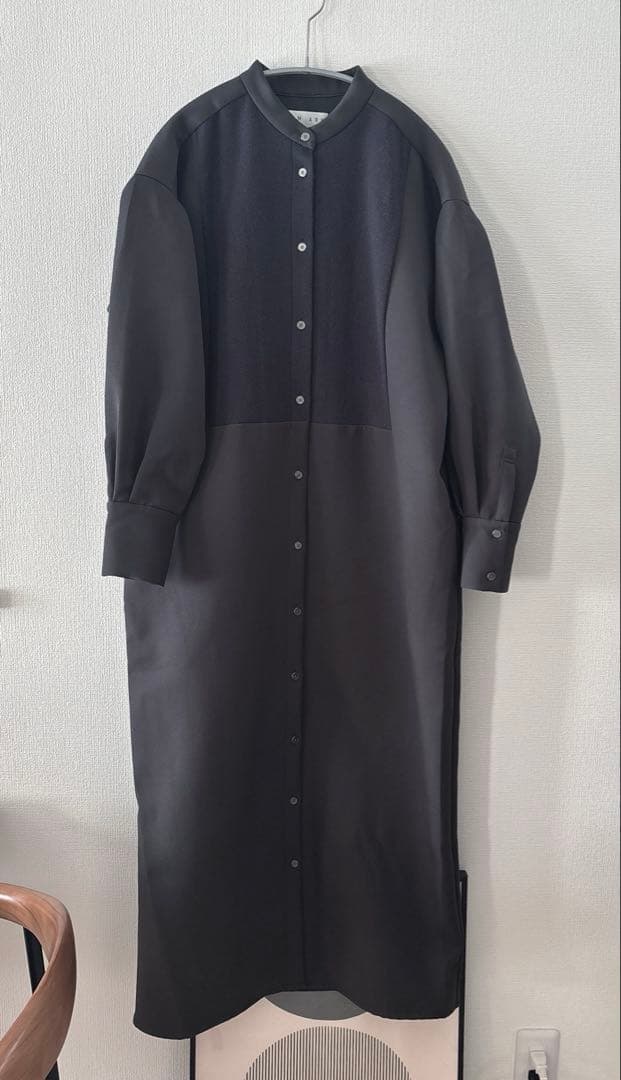 RIM.ARK 長袖ロングワンピース　スタンドカラー チャコールグレーバイカラー