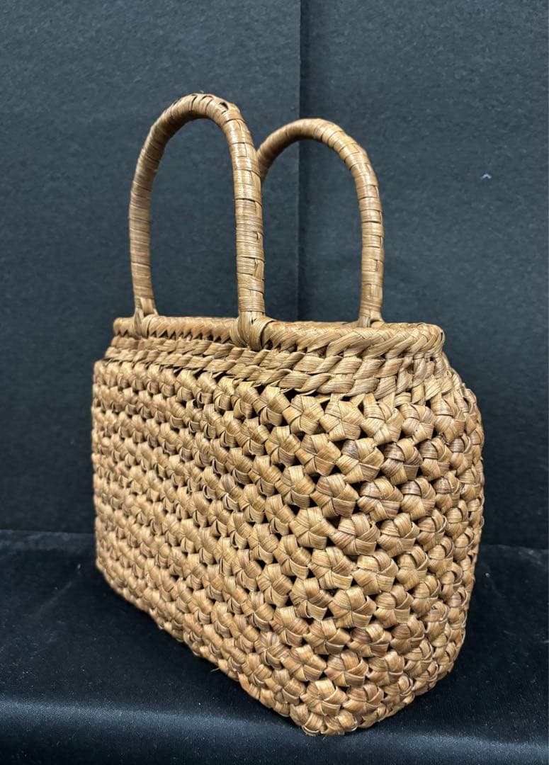 岐阜白川郷産蔓　職人手編み 六角花編み 山葡萄カゴ バッグ　サイズM