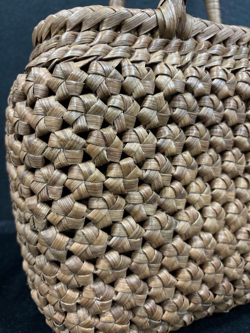 岐阜白川郷産蔓　職人手編み 六角花編み 山葡萄カゴ バッグ　サイズM
