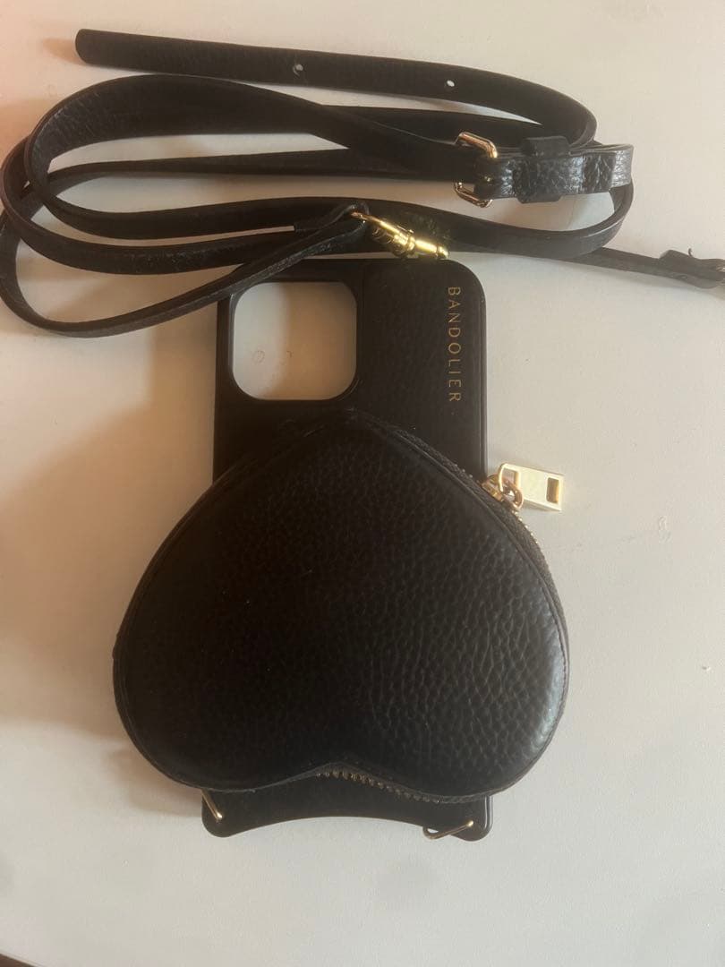 BANDOLIER 13pro maxハート型ケース ブラック