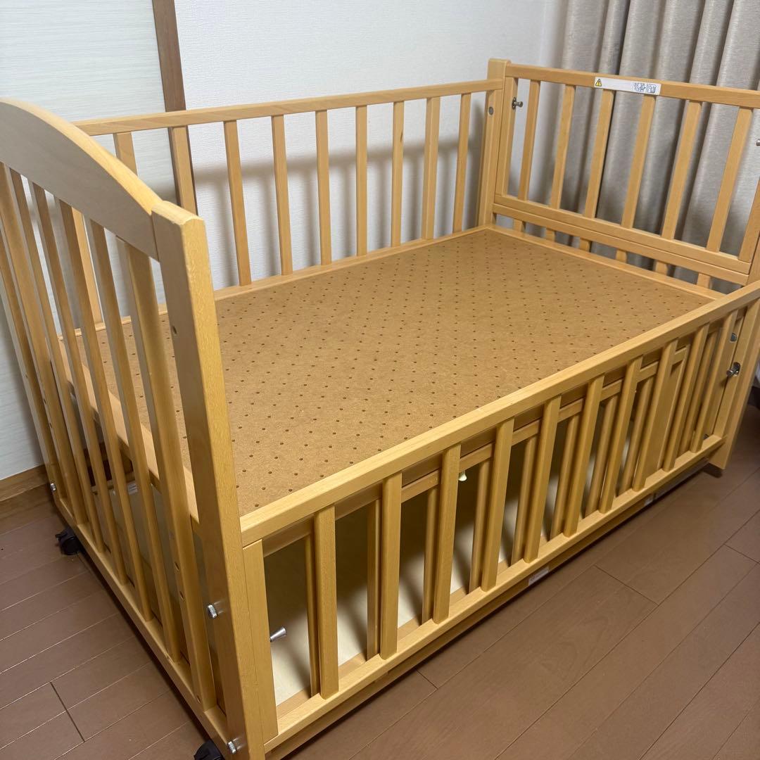 ヤマサキ　ツーオープンベビーベッド　b-side